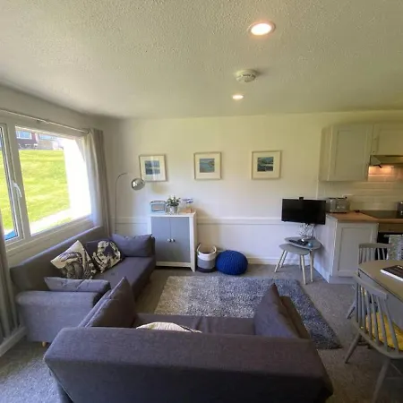 49 Lanteglos Hotel, 2 Bedroom Sleeps 4 Chalet
